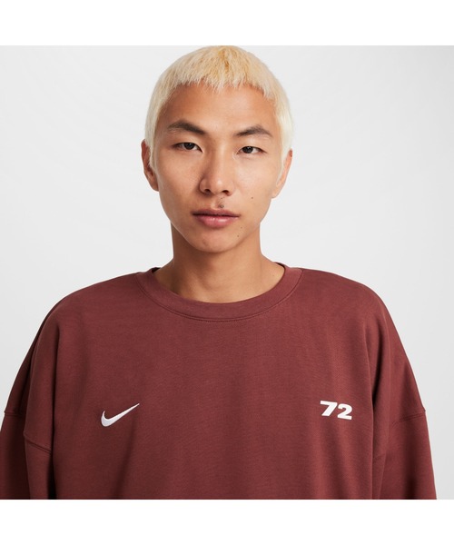 NIKE（ナイキ）の「NIKE/ナイキ CLUB OVERSIZED CREW OPP2（スウェット・メンズ・ブラック/ブラウン・S/M/L/XL）」の4枚目の写真