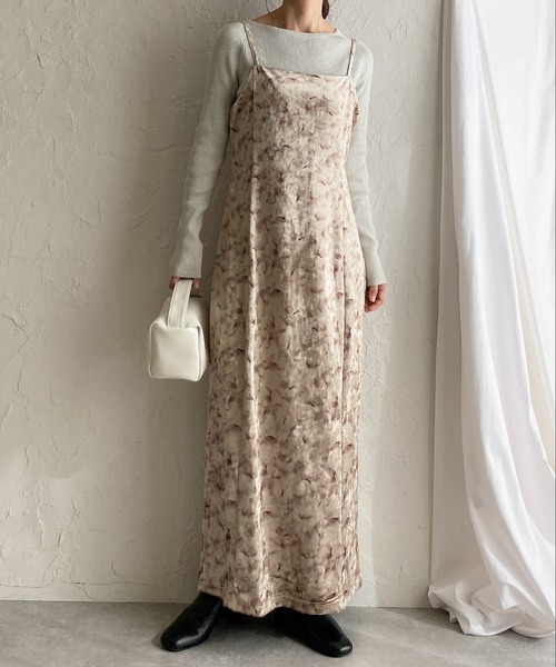 She's Closet(シーズクローゼット)の「総柄ニュアンス柄ロング丈ベロアキャミワンピース(ワンピース・レディース・ベージュ/ネイビー/オリーブ/ブルー系その他・FREE)」の1枚目の写真