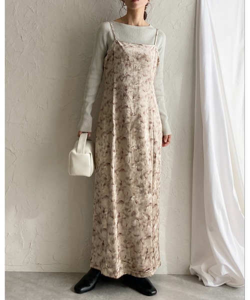 She's Closet(シーズクローゼット)の「総柄ニュアンス柄ロング丈ベロアキャミワンピース(ワンピース・レディース・ベージュ/ネイビー/オリーブ/ブルー系その他・FREE)」の6枚目の写真