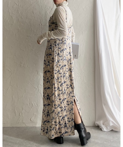 She's Closet(シーズクローゼット)の「総柄ニュアンス柄ロング丈ベロアキャミワンピース(ワンピース・レディース・ベージュ/ネイビー/オリーブ/ブルー系その他・FREE)」の18枚目の写真