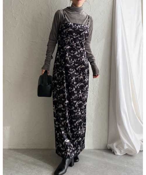 She's Closet(シーズクローゼット)の「総柄ニュアンス柄ロング丈ベロアキャミワンピース(ワンピース・レディース・ベージュ/ネイビー/オリーブ/ブルー系その他・FREE)」の13枚目の写真