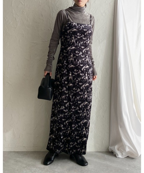She's Closet(シーズクローゼット)の「総柄ニュアンス柄ロング丈ベロアキャミワンピース(ワンピース・レディース・ベージュ/ネイビー/オリーブ/ブルー系その他・FREE)」の10枚目の写真