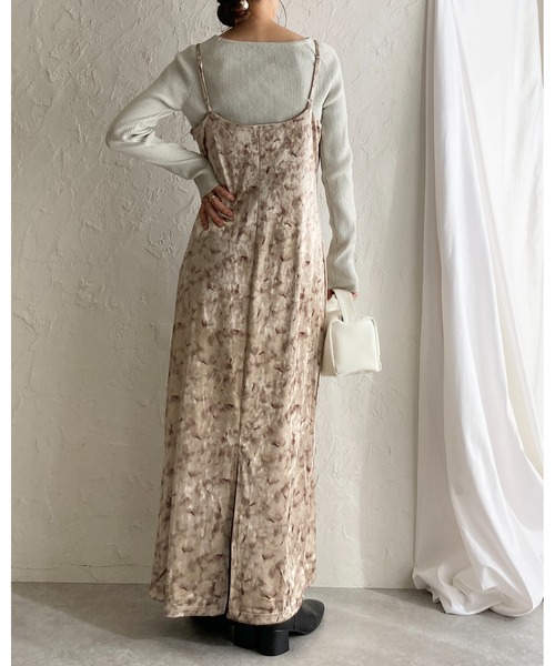 She's Closet(シーズクローゼット)の「総柄ニュアンス柄ロング丈ベロアキャミワンピース(ワンピース・レディース・ベージュ/ネイビー/オリーブ/ブルー系その他・FREE)」の8枚目の写真