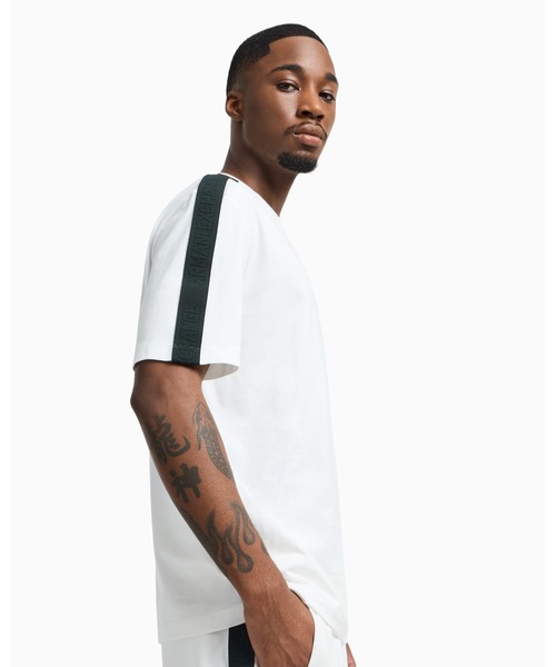ARMANI EXCHANGE（アルマーニエクスチェンジ）の「【A|X アルマーニ エクスチェンジ】ロゴテープ 半袖クルーネックTシャツ/REGULAR+（Tシャツ/カットソー・メンズ・ブラック/ダークグリーン/ホワイト・LARGE/MEDIUM/SMALL/X-LARGE/X-SMALL/XX-LARGE）」の14枚目の写真