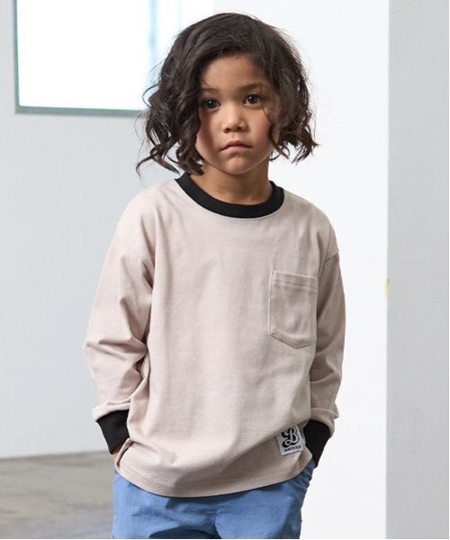 b・ROOM（ビールーム）の「【カイテキ天竺】バイカラーポケットTシャツ（Tシャツ/カットソー・キッズ・トップグレー/ライトベージュ/ダークグリーン/オフホワイト/パープル/ターコイズブルー・150cm/140cm/130cm/120cm/100cm/110cm）」の4枚目の写真