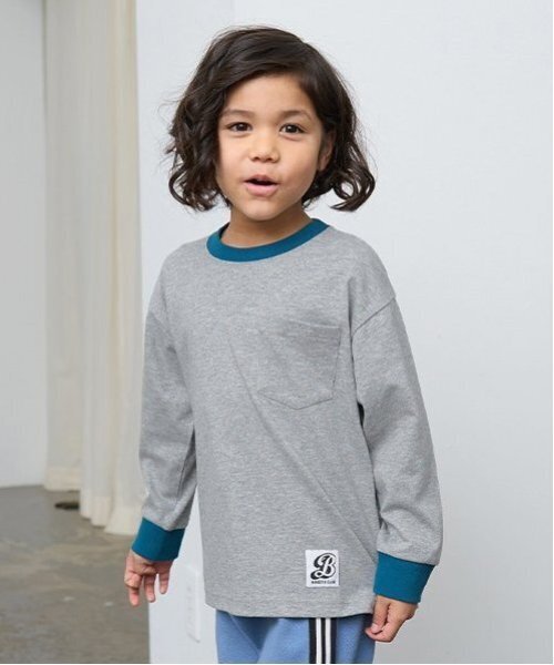 b・ROOM（ビールーム）の「【カイテキ天竺】バイカラーポケットTシャツ（Tシャツ/カットソー・キッズ・トップグレー/ライトベージュ/ダークグリーン/オフホワイト/パープル/ターコイズブルー・150cm/140cm/130cm/120cm/100cm/110cm）」の3枚目の写真