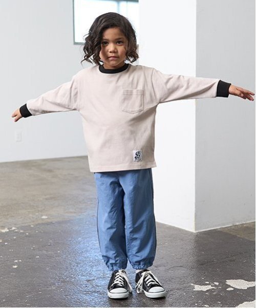 b・ROOM（ビールーム）の「【カイテキ天竺】バイカラーポケットTシャツ（Tシャツ/カットソー・キッズ・トップグレー/ライトベージュ/ダークグリーン/オフホワイト/パープル/ターコイズブルー・150cm/140cm/130cm/120cm/100cm/110cm）」の15枚目の写真