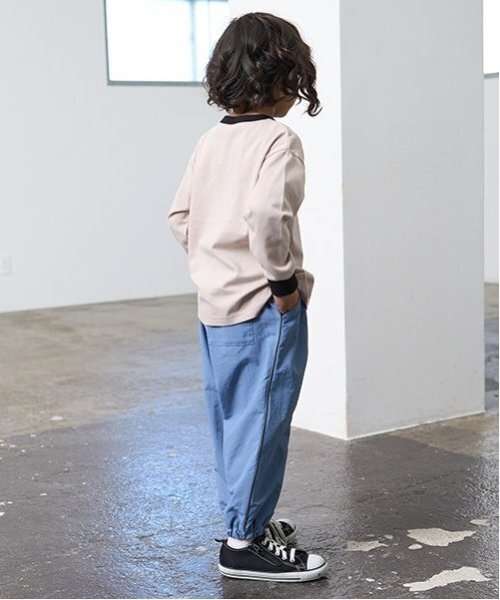 b・ROOM（ビールーム）の「【カイテキ天竺】バイカラーポケットTシャツ（Tシャツ/カットソー・キッズ・トップグレー/ライトベージュ/ダークグリーン/オフホワイト/パープル/ターコイズブルー・150cm/140cm/130cm/120cm/100cm/110cm）」の16枚目の写真