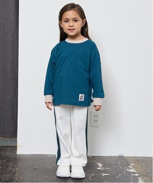 b・ROOM（ビールーム）の「【カイテキ天竺】バイカラーポケットTシャツ（Tシャツ/カットソー・キッズ・トップグレー/ライトベージュ/ダークグリーン/オフホワイト/パープル/ターコイズブルー・150cm/140cm/130cm/120cm/100cm/110cm）」の17枚目の写真