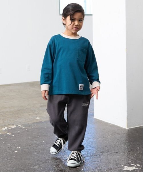 b・ROOM（ビールーム）の「【カイテキ天竺】バイカラーポケットTシャツ（Tシャツ/カットソー・キッズ・トップグレー/ライトベージュ/ダークグリーン/オフホワイト/パープル/ターコイズブルー・150cm/140cm/130cm/120cm/100cm/110cm）」の18枚目の写真