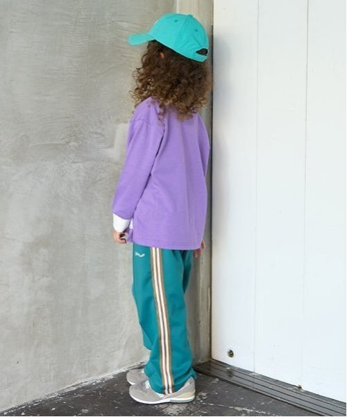 b・ROOM（ビールーム）の「【カイテキ天竺】バイカラーポケットTシャツ（Tシャツ/カットソー・キッズ・トップグレー/ライトベージュ/ダークグリーン/オフホワイト/パープル/ターコイズブルー・150cm/140cm/130cm/120cm/100cm/110cm）」の22枚目の写真