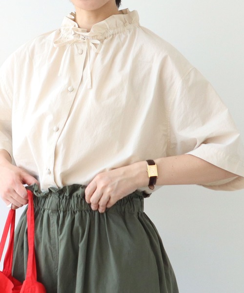 PAR ICI（パーリッシィ）の「グランジウォッシュ ギャザーフリルブラウス（シャツ/ブラウス・レディース・ホワイト/チャコールグレー/アイボリー/ブルー系その他・FREE）」の3枚目の写真