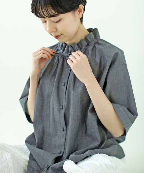 PAR ICI（パーリッシィ）の「グランジウォッシュ ギャザーフリルブラウス（シャツ/ブラウス・レディース・ホワイト/チャコールグレー/アイボリー/ブルー系その他・FREE）」の17枚目の写真