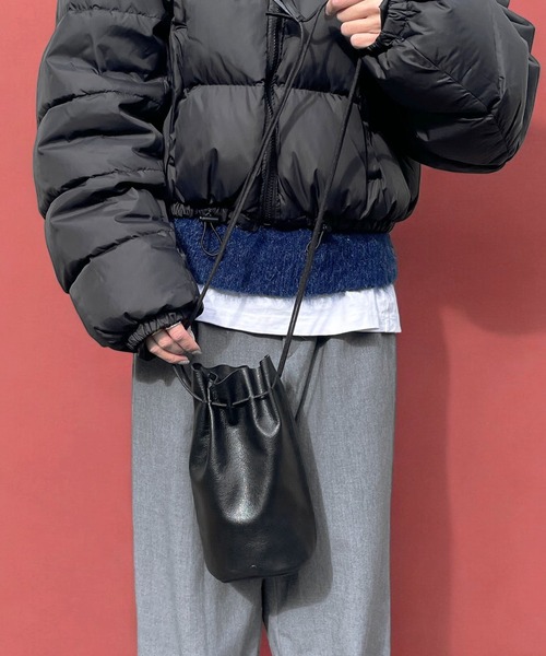utta(ウッタ)の「【utta/ウッタ】ゴートレザータッセル巾着ポーチ / 山羊革 / 撥水レザー(ショルダーバッグ・レディース・ブラック・FREE)」の5枚目の写真