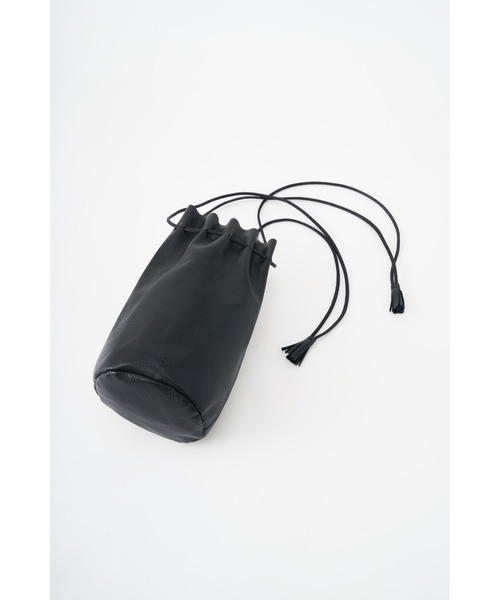 utta(ウッタ)の「【utta/ウッタ】ゴートレザータッセル巾着ポーチ / 山羊革 / 撥水レザー(ショルダーバッグ・レディース・ブラック・FREE)」の19枚目の写真