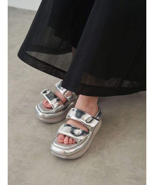 ELENDEEK（エレンディーク）の「ダブルバンドサンダル（サンダル・レディース・シルバー/オフホワイト/ブラック・38/37）」の4枚目の写真