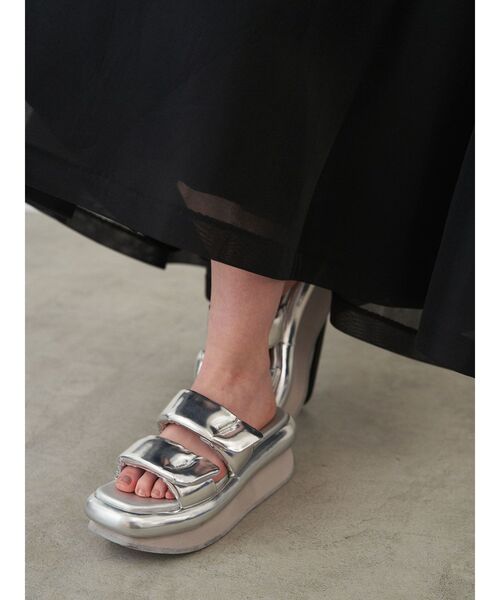 ELENDEEK（エレンディーク）の「ダブルバンドサンダル（サンダル・レディース・シルバー/オフホワイト/ブラック・38/37）」の5枚目の写真