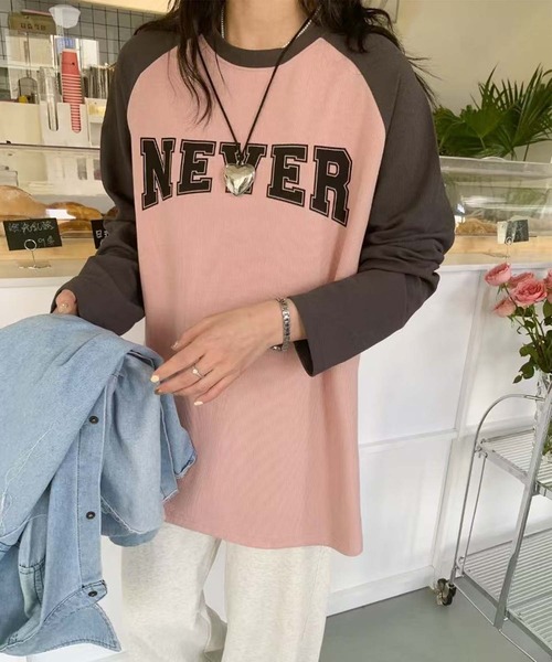 aimoha(アイモハ)の「ロゴプリントラグランスリーブ長袖Tシャツ(Tシャツ/カットソー・レディース・ベージュ/ピンク/ホワイト/パープル・FREE)」の4枚目の写真
