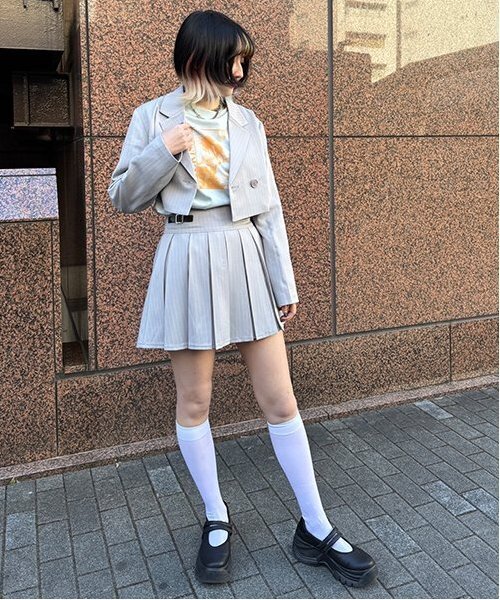 Mi-je(ミジェ)の「ショートテーラードジャケット【韓国ファッション】(ブルゾン・レディース・ライトグレー/ベージュ/グレー・F)」の4枚目の写真