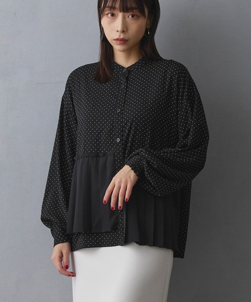 NICOLE white（ニコルホワイト）の「アシンメトリ―プリーツシャツ（シャツ/ブラウス・レディース・ブラック系/ブルー系/オフホワイト・FREE）」の3枚目の写真