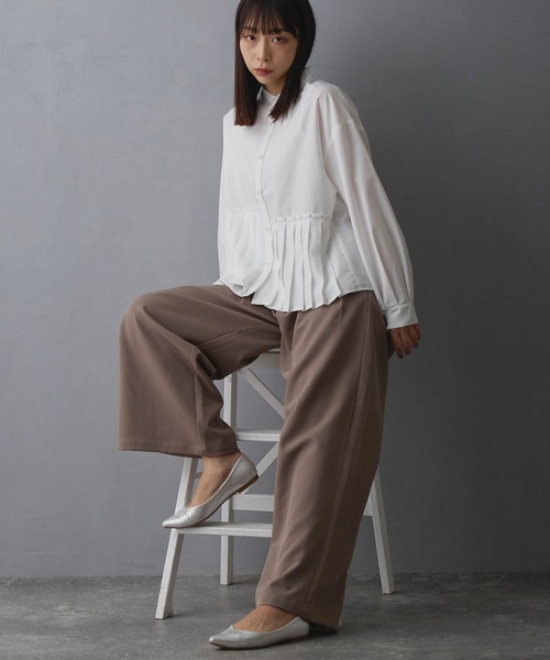 NICOLE white（ニコルホワイト）の「アシンメトリ―プリーツシャツ（シャツ/ブラウス・レディース・ブラック系/ブルー系/オフホワイト・FREE）」の4枚目の写真