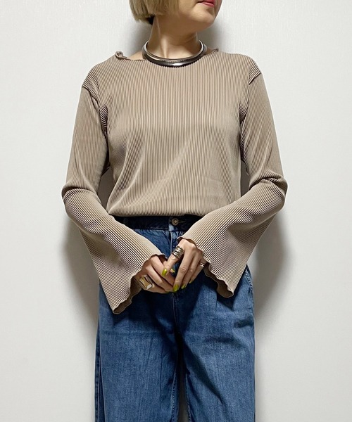 Fizz(フィズ)の「【Fizz/フィズ】 カットプリーツ フレアスリーブメロープルオーバー(Tシャツ/カットソー・レディース・グレイッシュベージュ/ブラック/アイボリー/グリーン・M)」の4枚目の写真