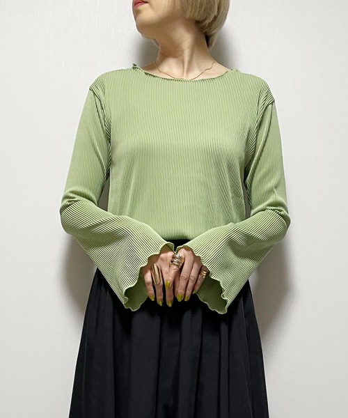 Fizz(フィズ)の「【Fizz/フィズ】 カットプリーツ フレアスリーブメロープルオーバー(Tシャツ/カットソー・レディース・グレイッシュベージュ/ブラック/アイボリー/グリーン・M)」の1枚目の写真