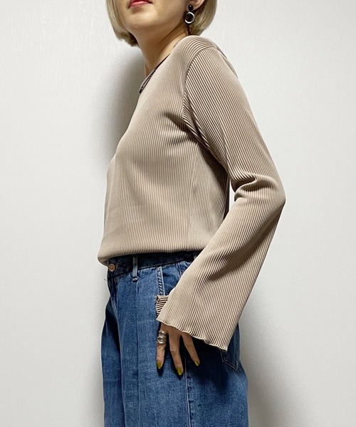 Fizz(フィズ)の「【Fizz/フィズ】 カットプリーツ フレアスリーブメロープルオーバー(Tシャツ/カットソー・レディース・グレイッシュベージュ/ブラック/アイボリー/グリーン・M)」の13枚目の写真