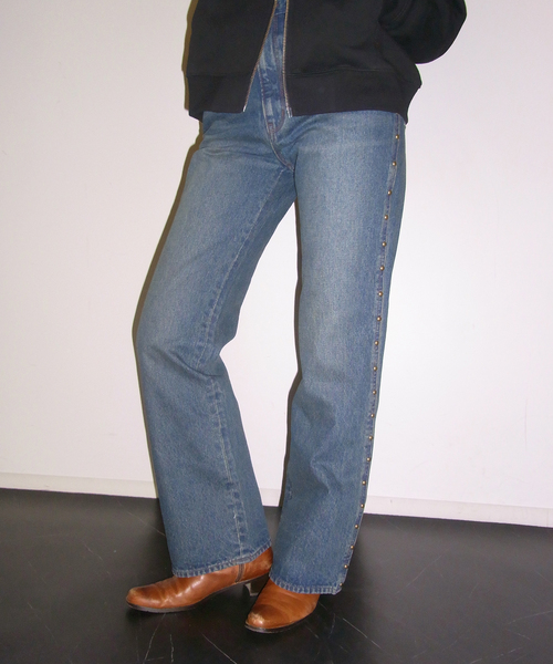 CIMARRON（シマロン）の「別注【Cimarron×Oriens】STUDS Denim：スタッズデニム（デニムパンツ・レディース・ベージュ/エメラルドブルー・26/25/24）」の4枚目の写真