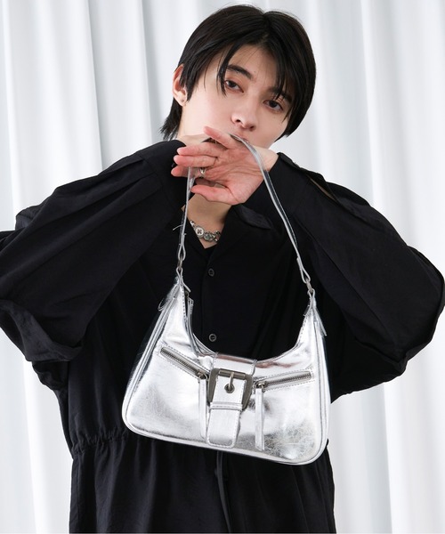 Ellno Loset(エルノロゼット)の「バックルデザインショルダーBAG(ショルダーバッグ・メンズ・ブラック/シルバー・FREE)」の2枚目の写真