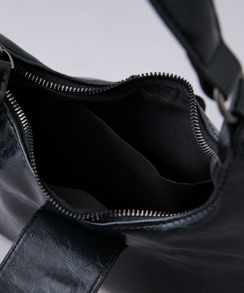 Ellno Loset(エルノロゼット)の「バックルデザインショルダーBAG(ショルダーバッグ・メンズ・ブラック/シルバー・FREE)」の11枚目の写真