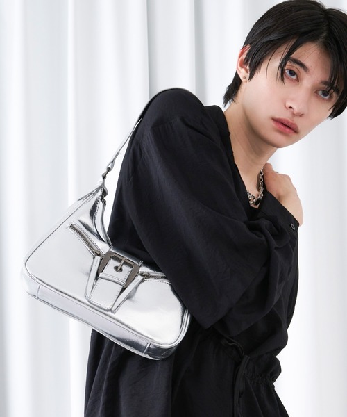 Ellno Loset(エルノロゼット)の「バックルデザインショルダーBAG(ショルダーバッグ・メンズ・ブラック/シルバー・FREE)」の6枚目の写真