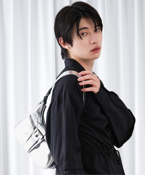 Ellno Loset(エルノロゼット)の「バックルデザインショルダーBAG(ショルダーバッグ・メンズ・ブラック/シルバー・FREE)」の7枚目の写真