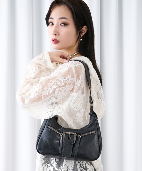 Ellno Loset(エルノロゼット)の「バックルデザインショルダーBAG(ショルダーバッグ・メンズ・ブラック/シルバー・FREE)」の3枚目の写真