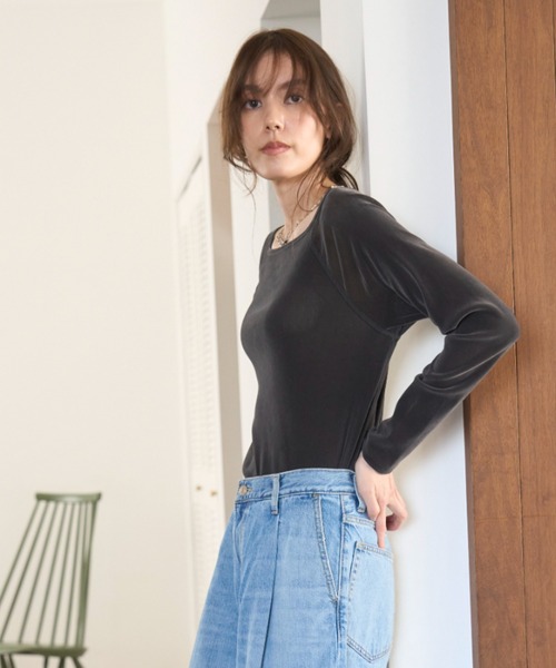 Mila Owen（ミラオーウェン）の「【セットアップ対応】フロッキーベロアボートネックトップス（Tシャツ/カットソー・レディース・チャコールグレー/ベージュ/ライム・0/1）」の4枚目の写真