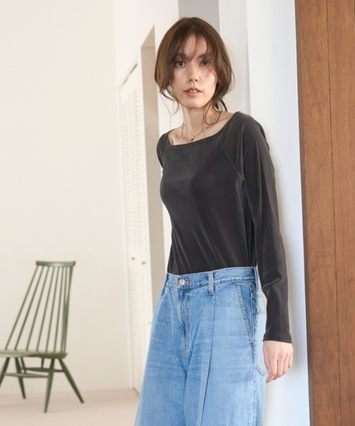 Mila Owen（ミラオーウェン）の「【セットアップ対応】フロッキーベロアボートネックトップス（Tシャツ/カットソー・レディース・チャコールグレー/ベージュ/ライム・0/1）」の5枚目の写真