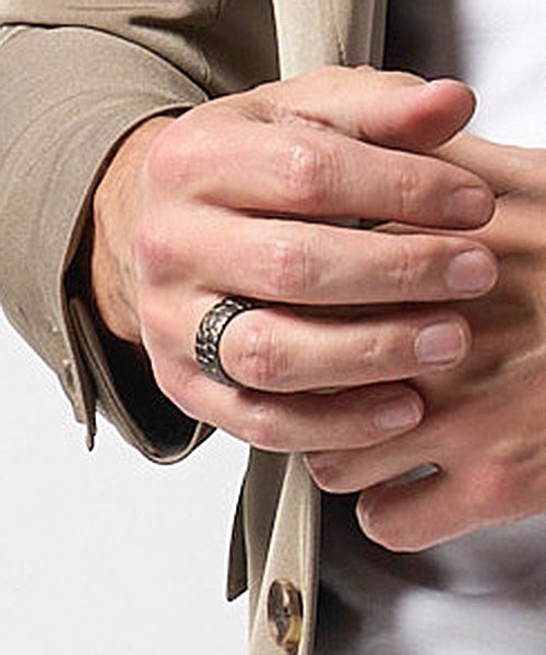 wjk（ダヴルジェイケイ）の「ab1769-IVXLCDM×wjk croco pattern middle ring リング 指輪（リング・メンズ・ブラック系その他・21号/19号/17号）」の10枚目の写真