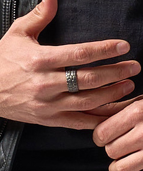 wjk（ダヴルジェイケイ）の「ab1769-IVXLCDM×wjk croco pattern middle ring リング 指輪（リング・メンズ・ブラック系その他・21号/19号/17号）」の7枚目の写真