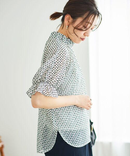 le.coeur blanc(ルクールブラン)の「シフォン幾何柄プリントブラウス(シャツ/ブラウス・レディース・ホワイト系その他/ブルー系その他4・38)」の6枚目の写真