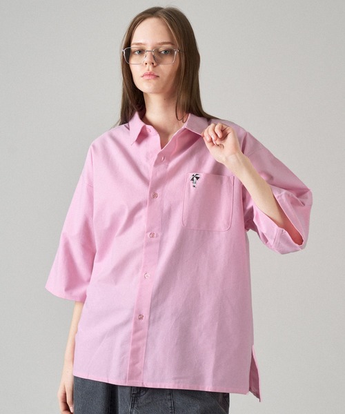 ONCILY(オンシェリー)の「POCKET LOGO ASSORT SHIRT / ポケットロゴアソートシャツ(シャツ/ブラウス・メンズ・ブラック/オフホワイト/ブルー/ネイビー/イエロー/ピンク・SMALL/MEDIUM/LARGE)」の6枚目の写真