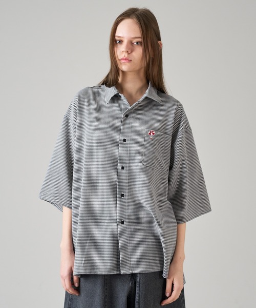 ONCILY(オンシェリー)の「POCKET LOGO ASSORT SHIRT / ポケットロゴアソートシャツ(シャツ/ブラウス・メンズ・ブラック/オフホワイト/ブルー/ネイビー/イエロー/ピンク・SMALL/MEDIUM/LARGE)」の2枚目の写真