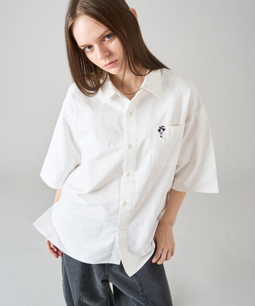 ONCILY(オンシェリー)の「POCKET LOGO ASSORT SHIRT / ポケットロゴアソートシャツ(シャツ/ブラウス・メンズ・ブラック/オフホワイト/ブルー/ネイビー/イエロー/ピンク・SMALL/MEDIUM/LARGE)」の8枚目の写真