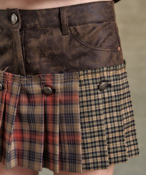 ANDERSSON BELL（アンダースンベル）の「Andersson Bell/アンダーソンベル/MOLY FAUX-LEATHER MICRO DETA（その他パンツ・レディース・その他24・34/36）」の5枚目の写真