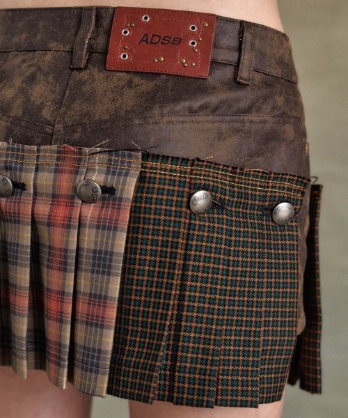 ANDERSSON BELL（アンダースンベル）の「Andersson Bell/アンダーソンベル/MOLY FAUX-LEATHER MICRO DETA（その他パンツ・レディース・その他24・34/36）」の6枚目の写真