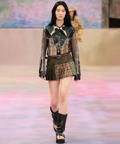 ANDERSSON BELL（アンダースンベル）の「Andersson Bell/アンダーソンベル/MOLY FAUX-LEATHER MICRO DETA（その他パンツ・レディース・その他24・34/36）」の8枚目の写真