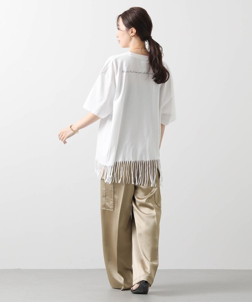 Boutique Ordinary(ブティークオーディナリー)の「フリンジヘムバックロゴ5分袖カットソー(Tシャツ/カットソー・レディース・ホワイト/ブラック・FREE)」の7枚目の写真