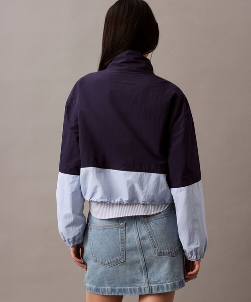 Calvin Klein(カルバン・クライン)の「カラーブロック ナイロンジップアップ ブルゾン(ナイロンジャケット・レディース・ブルー系その他・XS/XXS)」の5枚目の写真