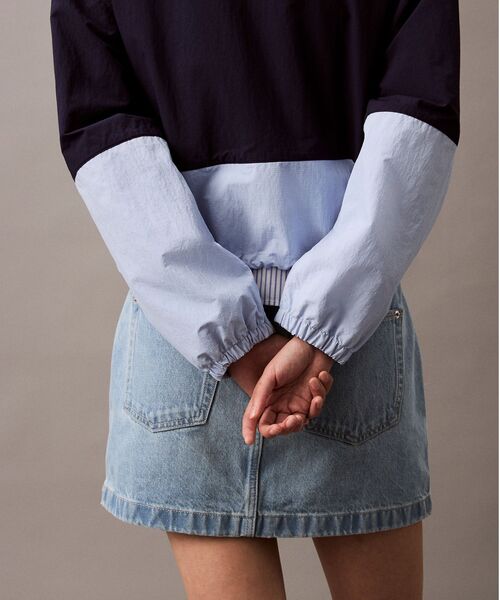 Calvin Klein(カルバン・クライン)の「カラーブロック ナイロンジップアップ ブルゾン(ナイロンジャケット・レディース・ブルー系その他・XS/XXS)」の2枚目の写真