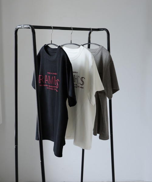Girly Doll(ガーリードール)の「刺繍フロントロゴデザインTシャツ(Tシャツ/カットソー・レディース・グレー/ブラック/ホワイト・F)」の7枚目の写真