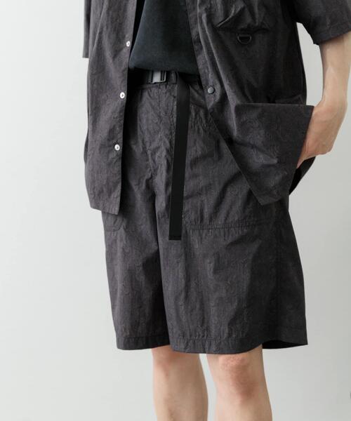 ITEMS URBANRESEARCH(アイテムズ アーバンリサーチ)の「『セットアップ対応』Nylon Paisley Shorts(その他パンツ・メンズ・カーキ/ブラック/ブラウン・MEDIUM/LARGE)」の2枚目の写真
